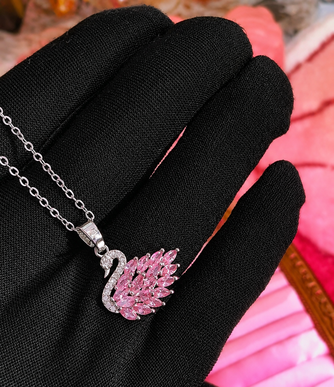 ✨Swan Sparkle✨